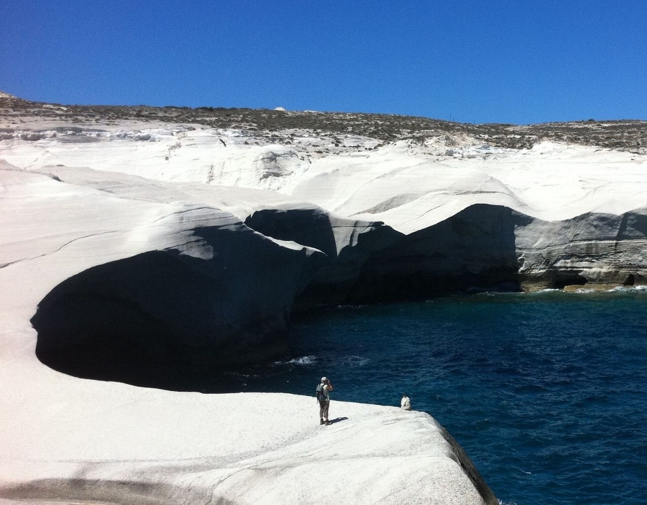 The Sarakiniko cliff, Milos, expertreiser © Wilfrid Valette-JPG